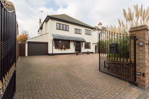 4 bedroom Detached f...